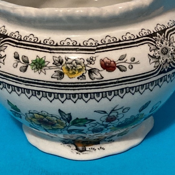 Antique Dorsey Pattern Creamer Made in England by Woods and Sons. - Picture 7 of 8